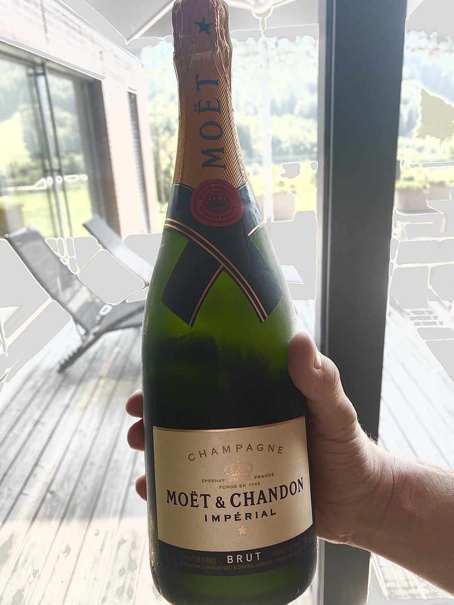 salso14's tweet photo. Starting the vacation (or #homecation) properly: with @MoetHennessy and friends. #vacation #vacationmode #friends #moet #moetchandon #letskickitoff #rogaska #rogaskaslatina #rogaškaslatina #rogaskacrystal #orandavillage #beingatouristathome #ifeelslovenia https://t.co/1NoXz2nbeU