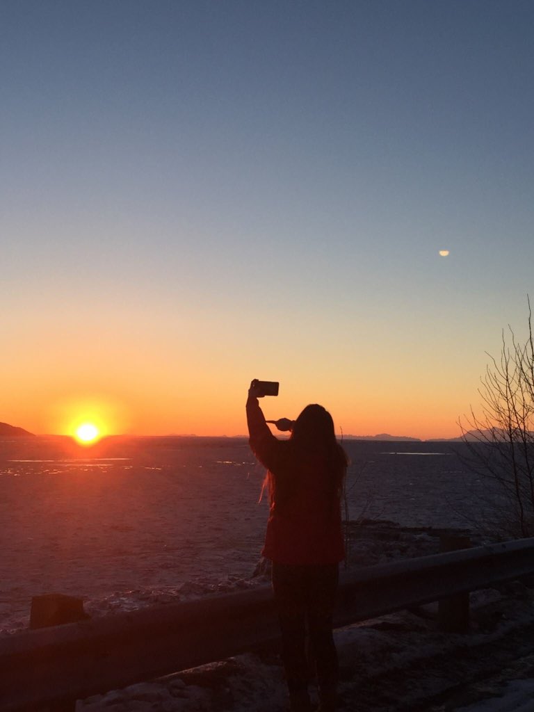 meredithmcjunki's tweet photo. @336Michaela Alaska Sunsets were my fav https://t.co/syjQVuW30X