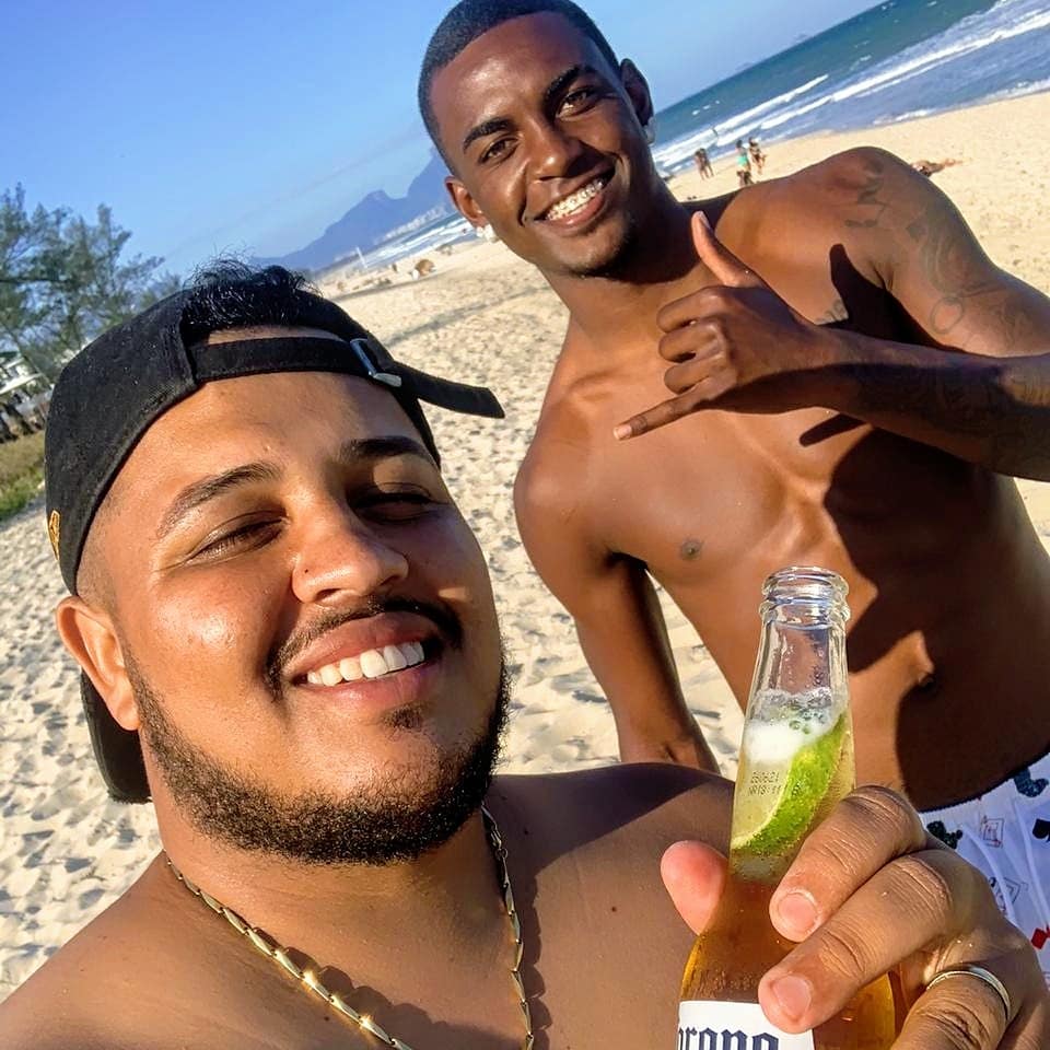 RuanChristian20's tweet photo. Praiou com os amigos 🌊☀️ https://t.co/DRXgrSq7pj