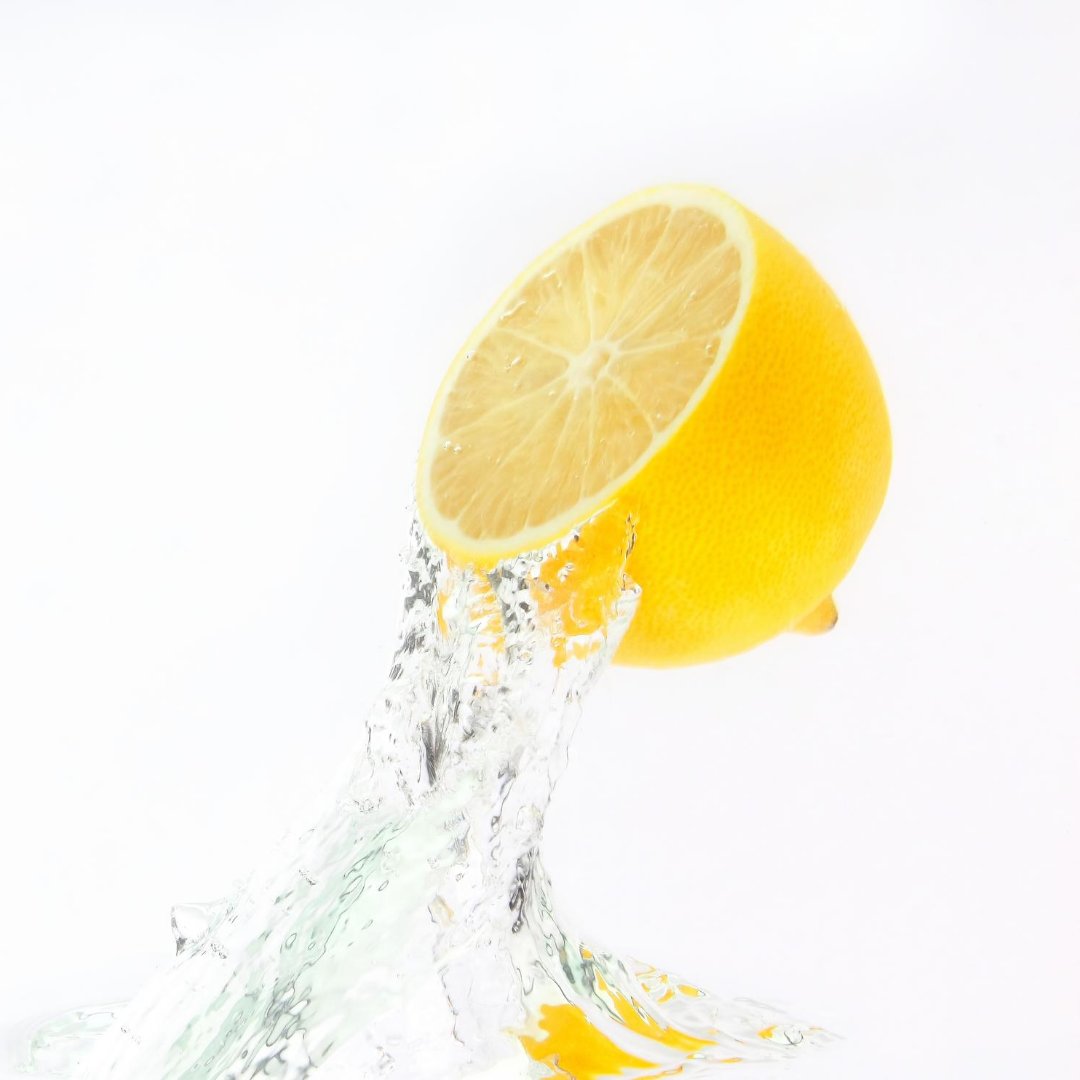 effgroup's tweet image. ⁣Lemon kills bacteria as they have high acid content which makes it suitable for cleaning products.⠀