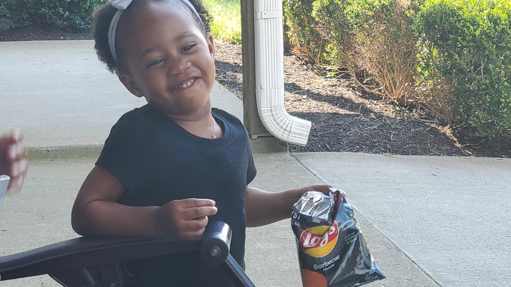 DLPSR's tweet photo. Summertime = Smiles + Snacks @LAYS https://t.co/ME1HDRQIO8