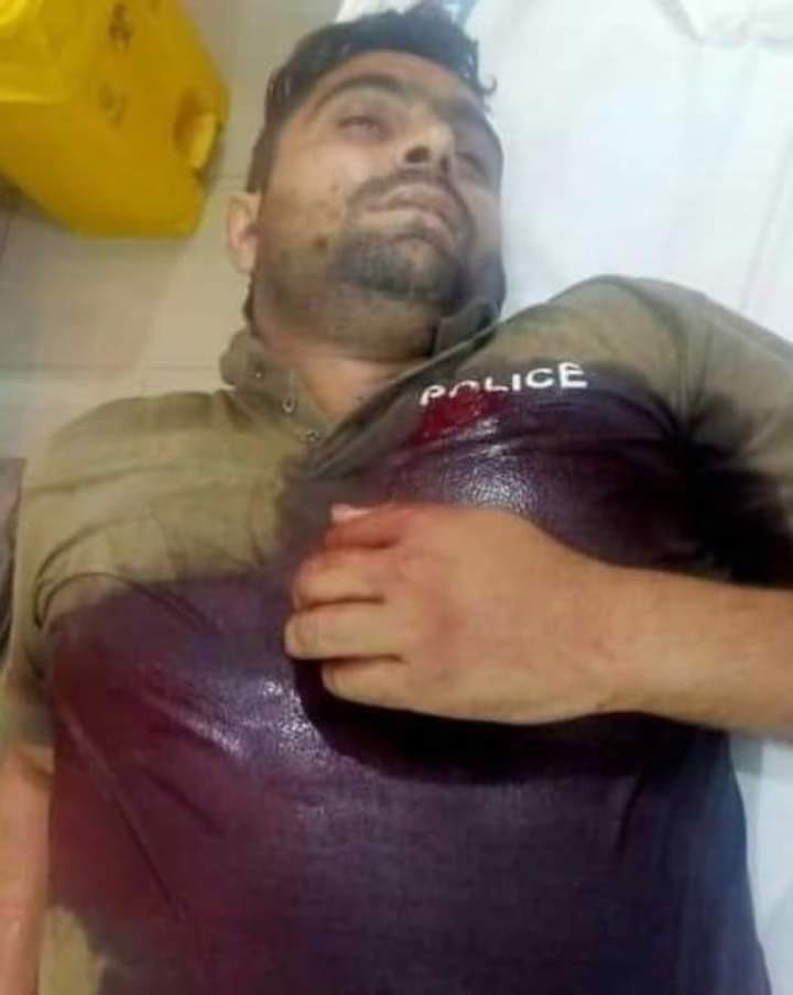 MirRohalPSP's tweet photo. آب دیدہ نہ ہو میرے شہر کے مکینو،
میرے سینے پے زخم ہے، سرخرو ہوں میں،

سرخ سلام https://t.co/9a6XuTT80J