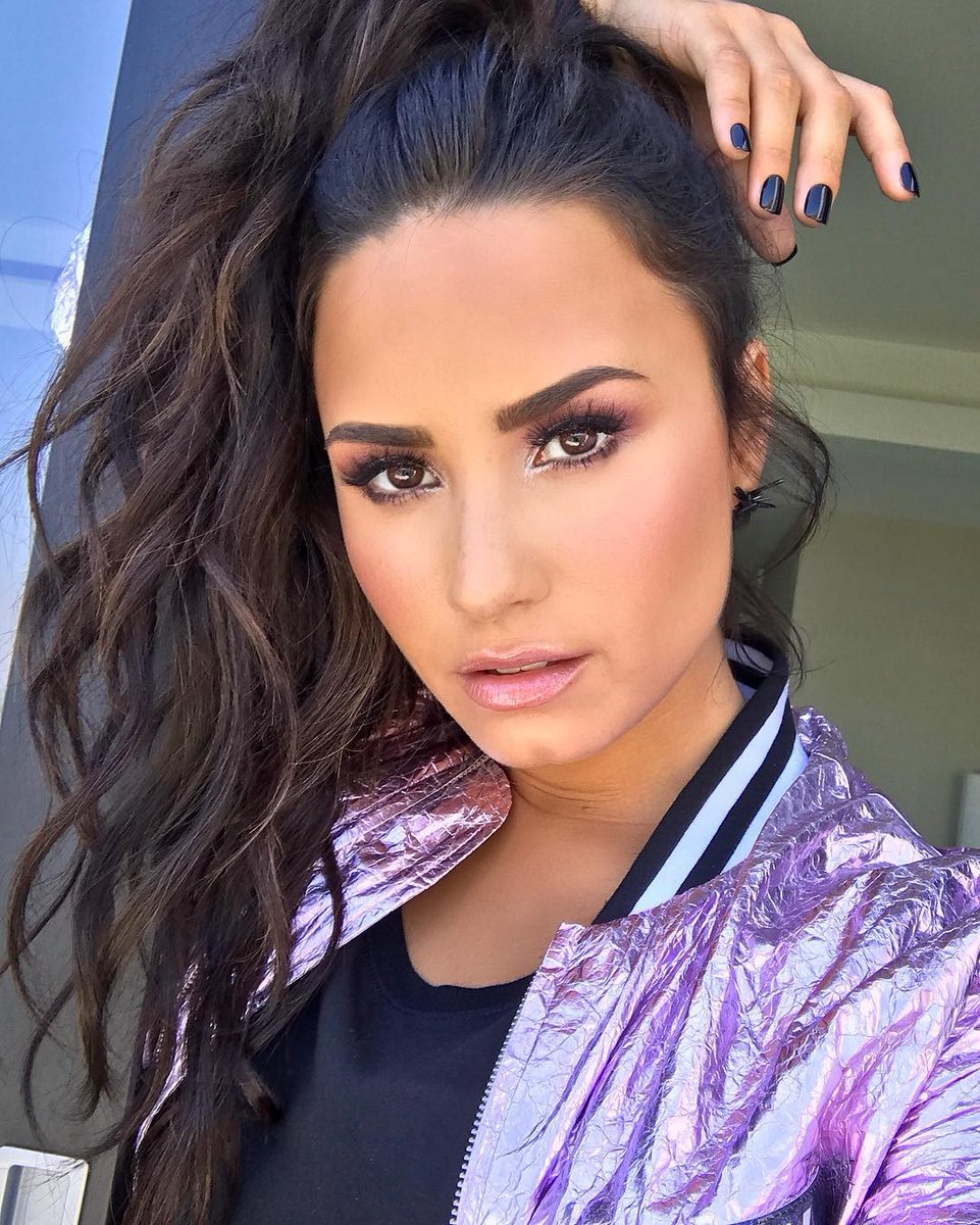 throwbackIovato's tweet photo. August 7, 2017: Demi via instagram -  I love a good high pony💁🏻‍♀️ https://t.co/oPVigECBYB