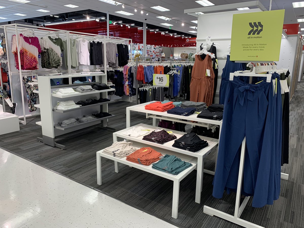 retailLdr_josh's tweet photo. It’s been a busy week of VMG workload in #D470 and the floorpads are looking GREAT!!! 👔👖👗👠 Now that we have set the stage, the real work is building that basket! 🎯❤️#guestobsessed #worksomewhereyoulove #teamtarget https://t.co/FVyM7QACpH