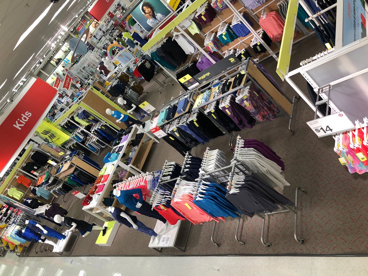 retailLdr_josh's tweet photo. It’s been a busy week of VMG workload in #D470 and the floorpads are looking GREAT!!! 👔👖👗👠 Now that we have set the stage, the real work is building that basket! 🎯❤️#guestobsessed #worksomewhereyoulove #teamtarget https://t.co/FVyM7QACpH