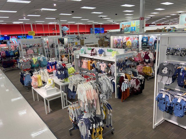 retailLdr_josh's tweet photo. It’s been a busy week of VMG workload in #D470 and the floorpads are looking GREAT!!! 👔👖👗👠 Now that we have set the stage, the real work is building that basket! 🎯❤️#guestobsessed #worksomewhereyoulove #teamtarget https://t.co/FVyM7QACpH