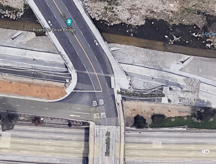 Let's start at the northern end. The path gets you within spitting distance of Zoo Drive, but first you have to deal with Riverside. The gate on the western side is closed, so coming off the path you have to make an uncontrolled left and cross the 5 on-ramp. (2/11)
