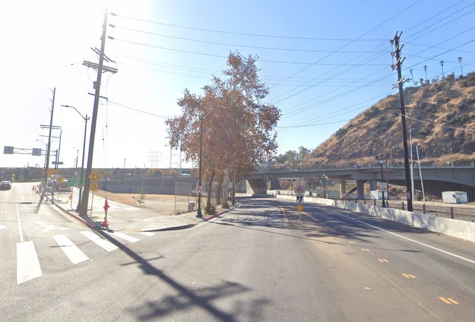 Finally, the bridge at the southern end. This connects to Figueroa and San Fernando, both of which desperately need bike lanes. Ave 19 is the safest connection here and still isn't great. (10/11)