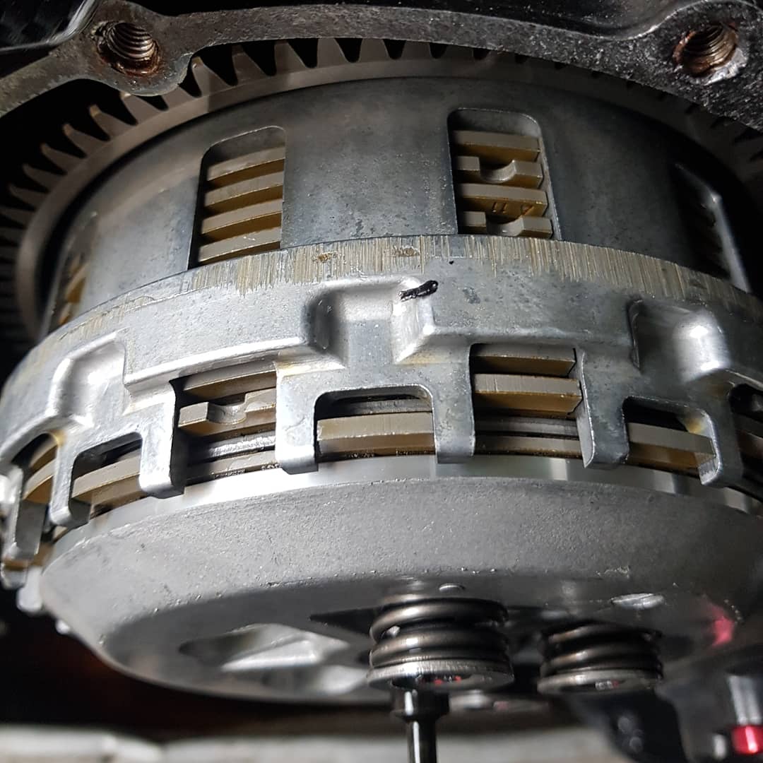 OHMracing444's tweet photo. New clutch time for the Z
#kawasakiz1000 #z1000owners #kawasaki #awesome #firsttimethouowner #yourmumlikesmybigwheelie #notbadforafatlad #kwack #mega #rideout #ride https://t.co/1j4GW9pOMC