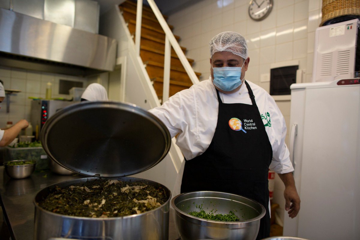 WCKitchen's tweet image. A glimpse into WCK's relief efforts in Beirut, Lebanon. 🇱🇧 Working side-by-side with the local team, hundreds of meals were delivered for people impacted by the explosion this week. We're just getting started &amp;amp; will be back tomorrow with meals for more than 2,000. #ChefsForBeirut