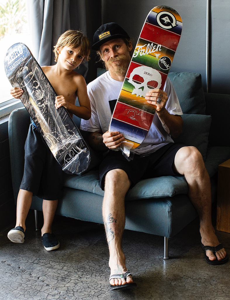 BarGfk's tweet photo. Skateboarders

#tommysandoval⁠ #zeroskateboards⁠ #fallenfootwear⁠ #family⁠ #skatephotography⁠ #skateboarding⁠ #skategraphics⁠ #sk8life⁠ #skateboardcollector⁠ #vintageskateboard⁠ #skatedeckart⁠ #skateboard⁠ https://t.co/fcit1JMyOL