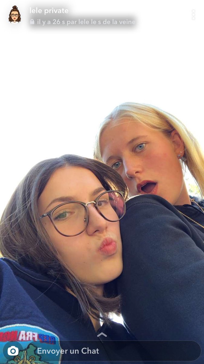 ThnsSarah's tweet photo. joyeux anniversaire ma bombe, profites bien je t’aime super fort ♥️ @ChagrasLeane https://t.co/hKV2HlhSHQ