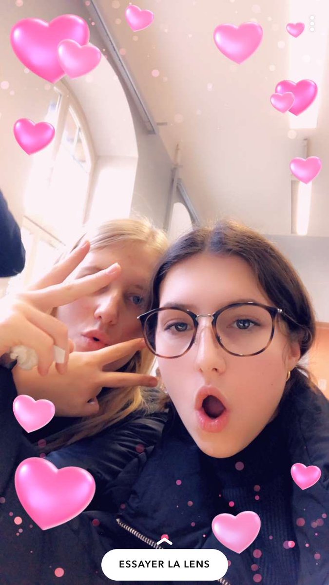 ThnsSarah's tweet photo. joyeux anniversaire ma bombe, profites bien je t’aime super fort ♥️ @ChagrasLeane https://t.co/hKV2HlhSHQ