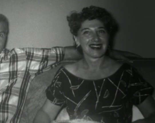 Fue el segundo hijo de Lillian Gold (1909-1981) y Harry Hoffman (1908-1988).Su padre trabajó como decorador de escenarios en Columbia Pictures que se arruinó al lanzarse a la producción. También fue vendedor de muebles.Su hermano, Ronald, es abogado y economista.