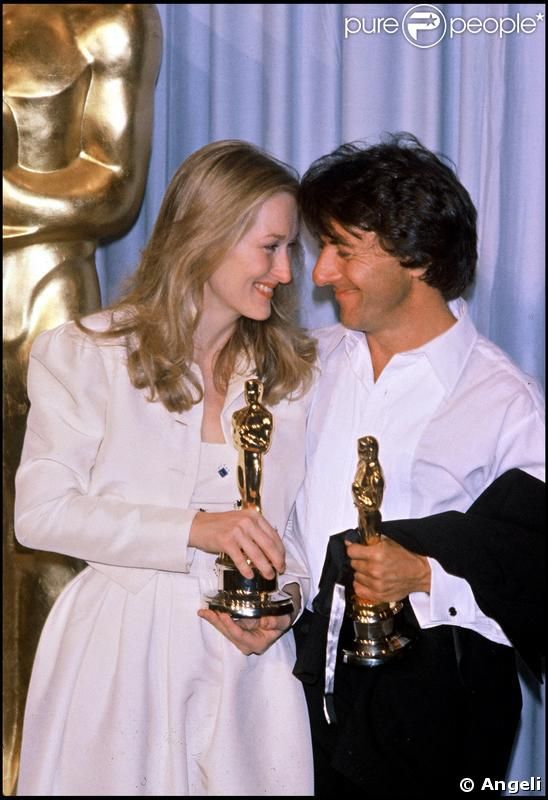sus aptitudes en un notable abanico de caracterizaciones que le valdrían diversos galardones y muestras de reconocimiento.Por su papel de un padre enfrentado a su ex esposa (Meryl Streep) por obtener la custodia de su hijo en “Kramer vs. Kramer” (1979, de R. Benton), ganó su