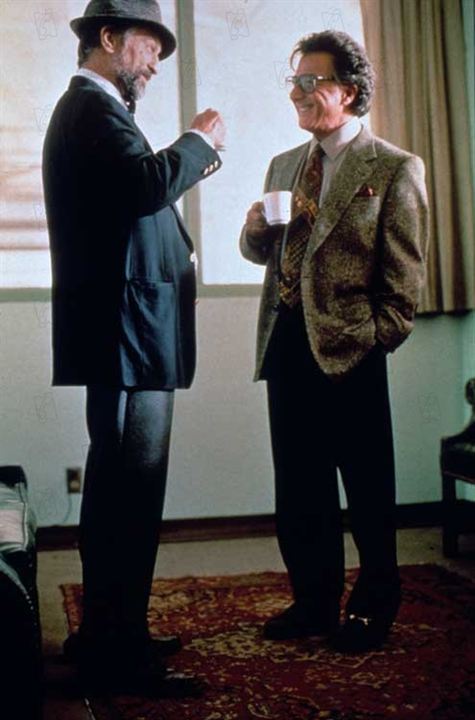 En “Wag The Dog” (1998), junto a Robert de Niro y Anne Heche, encarnó a un productor de Hollywood que monta una maniobra de distracción mediática para ocultar un escándalo que afecta al presidente.En 1999 recibió el premio honorífico por su carrera del American Film Institute.