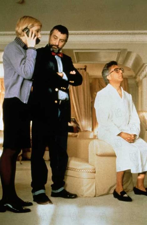 En “Wag The Dog” (1998), junto a Robert de Niro y Anne Heche, encarnó a un productor de Hollywood que monta una maniobra de distracción mediática para ocultar un escándalo que afecta al presidente.En 1999 recibió el premio honorífico por su carrera del American Film Institute.