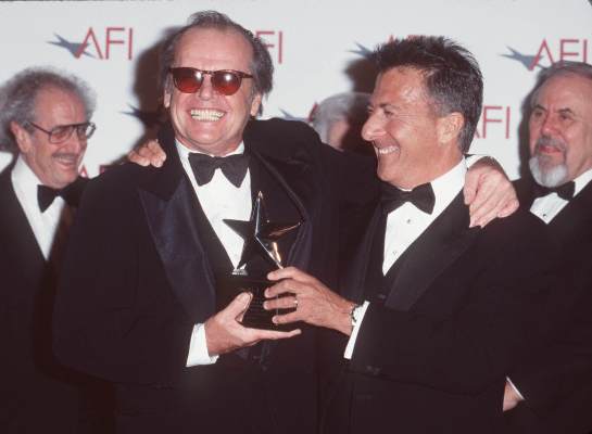 En “Wag The Dog” (1998), junto a Robert de Niro y Anne Heche, encarnó a un productor de Hollywood que monta una maniobra de distracción mediática para ocultar un escándalo que afecta al presidente.En 1999 recibió el premio honorífico por su carrera del American Film Institute.