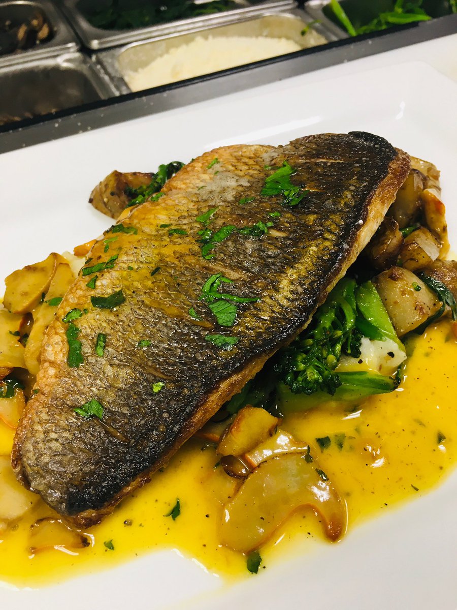 Mellow yellow! And so very delicious! 💛 #branzino #sunchoke #lobstermushrooms #lemon #broccolini #thankyou #pleasevisit #bewell #fialafood
