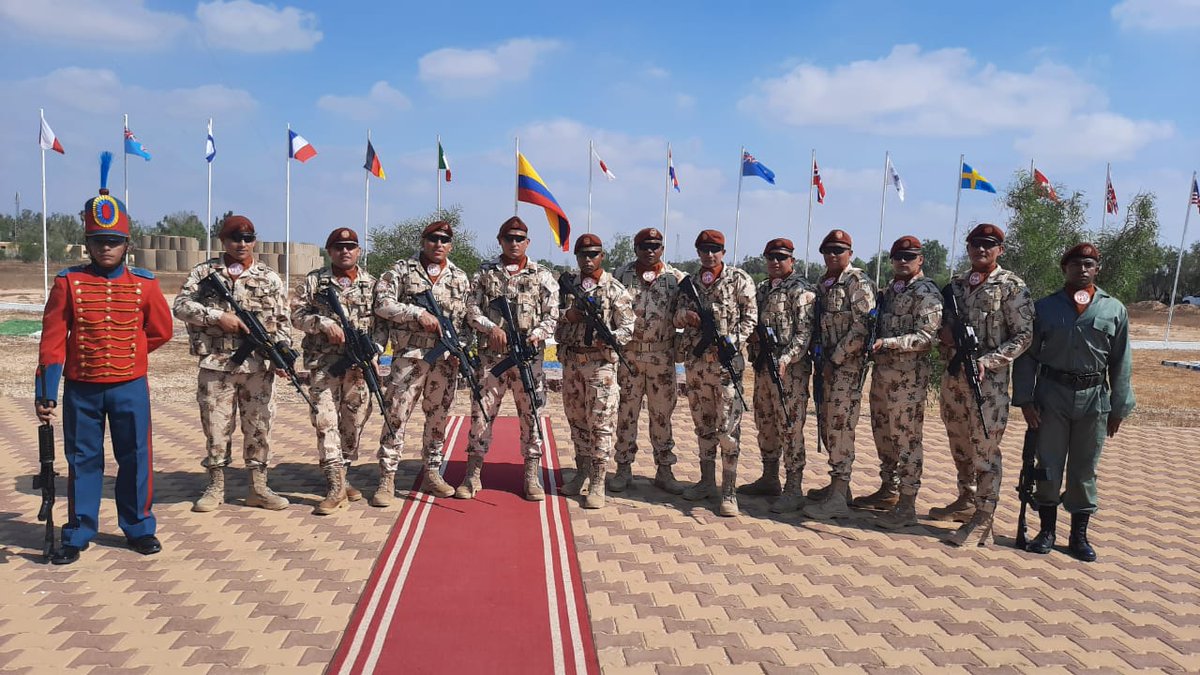 COL_EJERCITO's tweet photo. Nuestros héroes del Batallón Colombia N.° 3, desde la Península del Sinaí en Egipto, realizaron una solemne ceremonia en conmemoración del #DíaDelEjército. 

#MilesDeApellidosUnaSolaFamilia🇨🇴 
#7Agosto https://t.co/6x5uKmYQFM