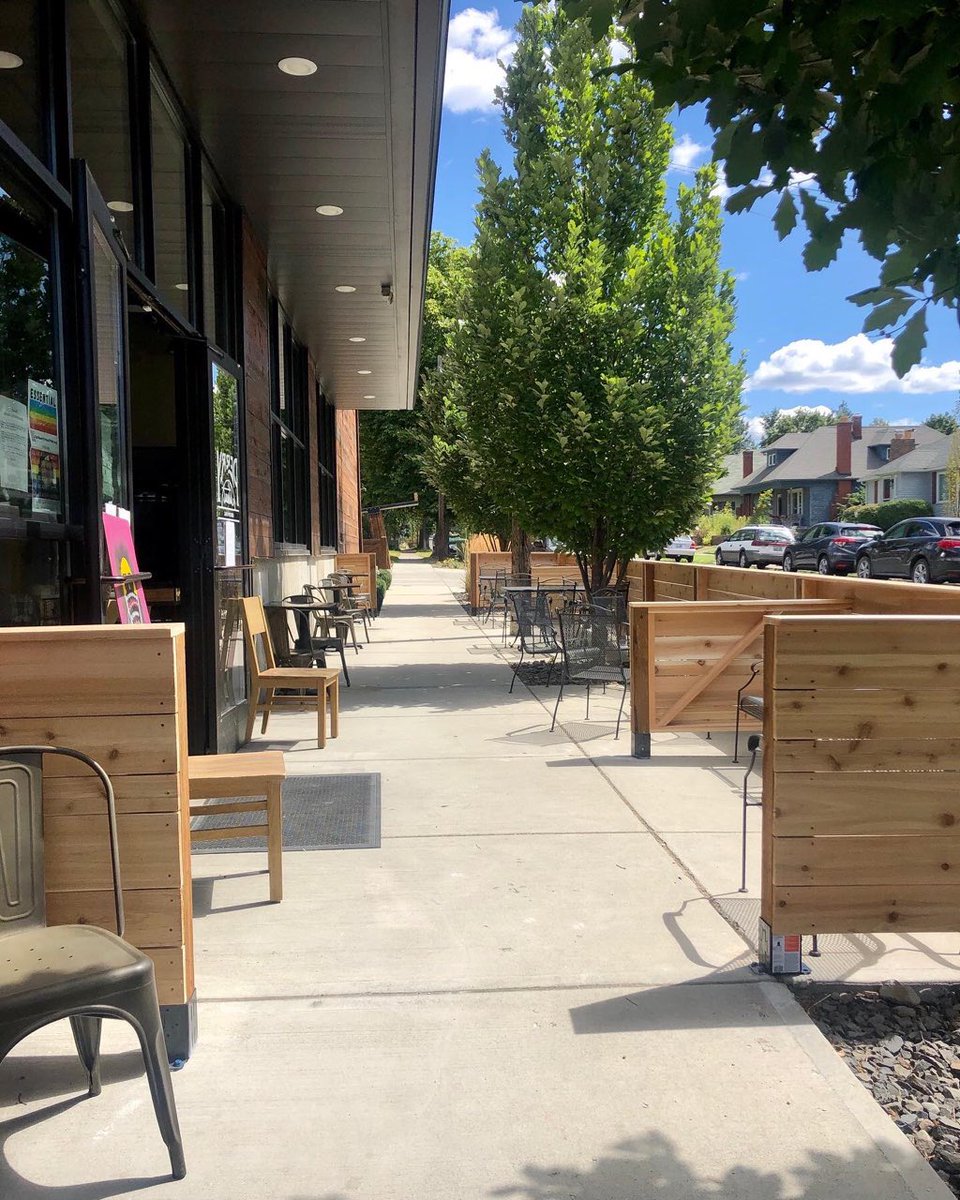 perrystreetbrew's tweet photo. Oh hey y’all...PSB’s got a fancy new sidewalk cafe and double the outdoor seating!! Come for the fresh brews, and stay for the vitamin D - just in time for the weekend. We gotchu Spokane! #💁🏼‍♂️🍺☀️ https://t.co/CBmGTVIVwl
