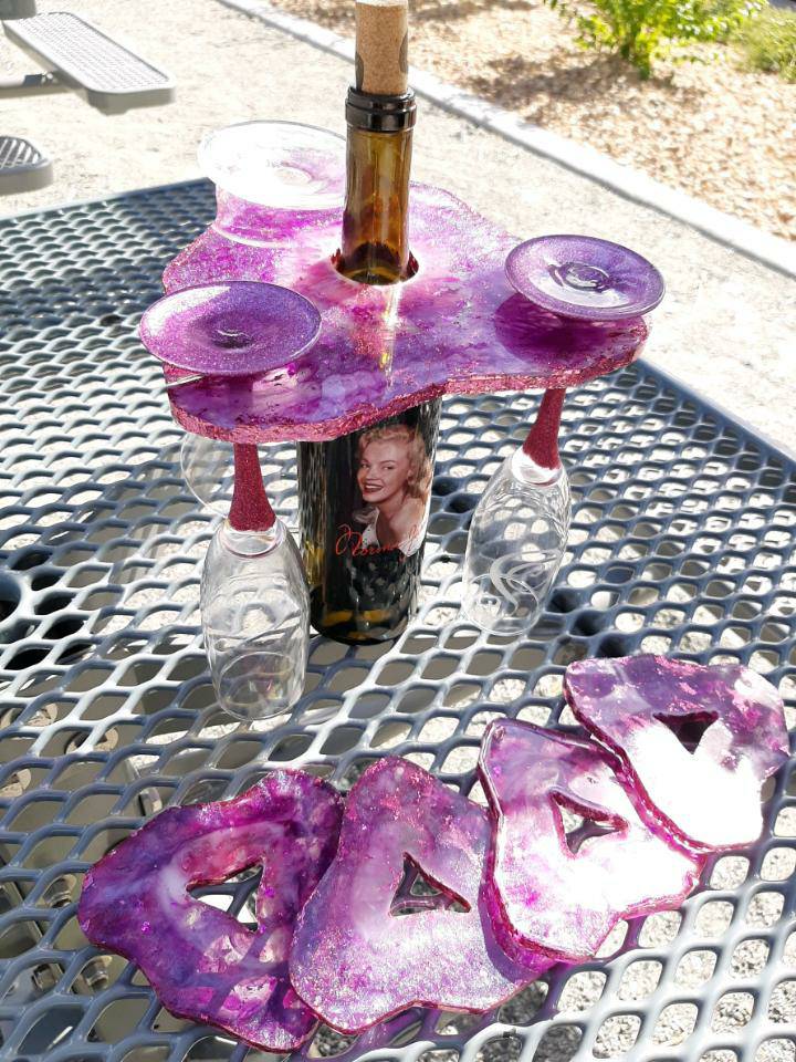 GCStatonDesigns's tweet photo. "Dynzelle" Geode wine Butler and coaster set $110 plus shipping. #hostesswiththemostest #party #host #entertain #homedecor #resinart #gcsart #gcsdecor #gcsdesigns #gcsaccessory https://t.co/ODwC6sHMuL