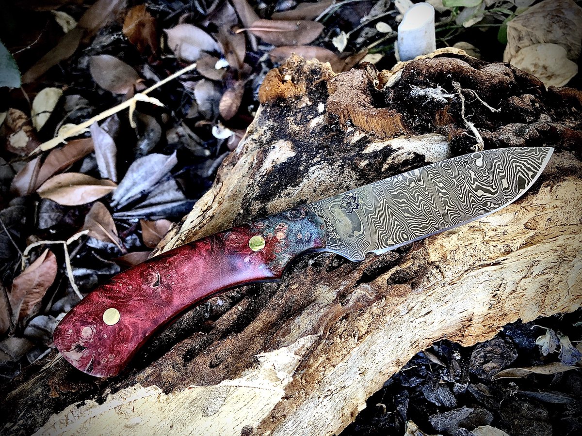 MatthewPortmann's tweet photo. Just finished up a pair of damascus hunters I am very happy with. https://t.co/Hwq6h5gDzI
