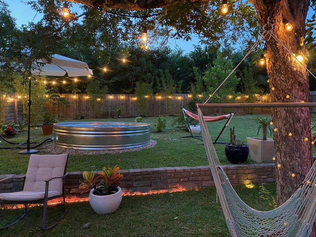 samueljarcher's tweet photo. The latest in Austin: Cowboy Pools, DIY pools made of stock tanks usually used for watering cattle, etc. These pools have this nice rustic, folksy kind of look!

https://t.co/d63A8pmPHD https://t.co/qd7KScxcM4