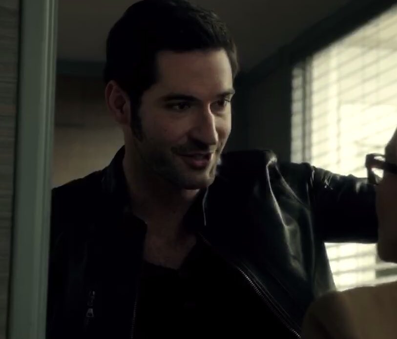 A thread of Lucifer’s wardrobe in every episode Since I can take screenshots of Netflix now I decided I’m gonna post his wardrobe from an episode a day1x01 Pilot