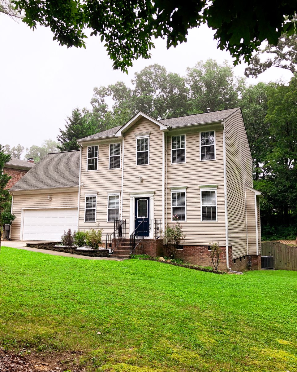 sml1122's tweet photo. Congrats to Raissa on buying her first home! Raissa and I met through a past client who referred me to her. We started looking at homes a couple months ago during a very hectic seller's market with low inventory. Found this cute home on the East side and the rest is history! https://t.co/a8uPrJ1fgO
