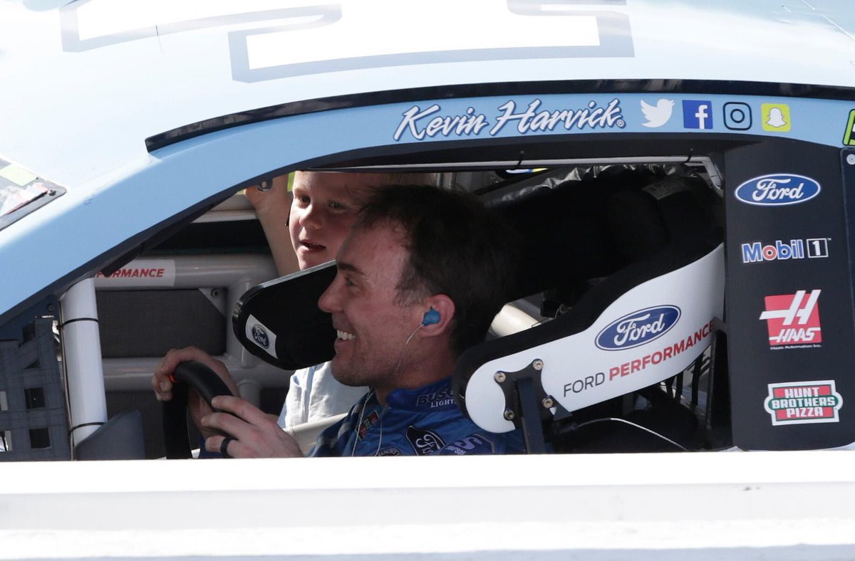rustybranch6's tweet photo. @KevinHarvick @Ford https://t.co/h9vwT37Ecu