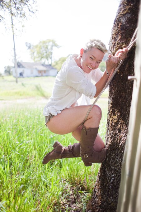 The smiles keep coming! "WILD LOVERS" (an erotic meadow tryst featuring the foxy @vonbettie and your's