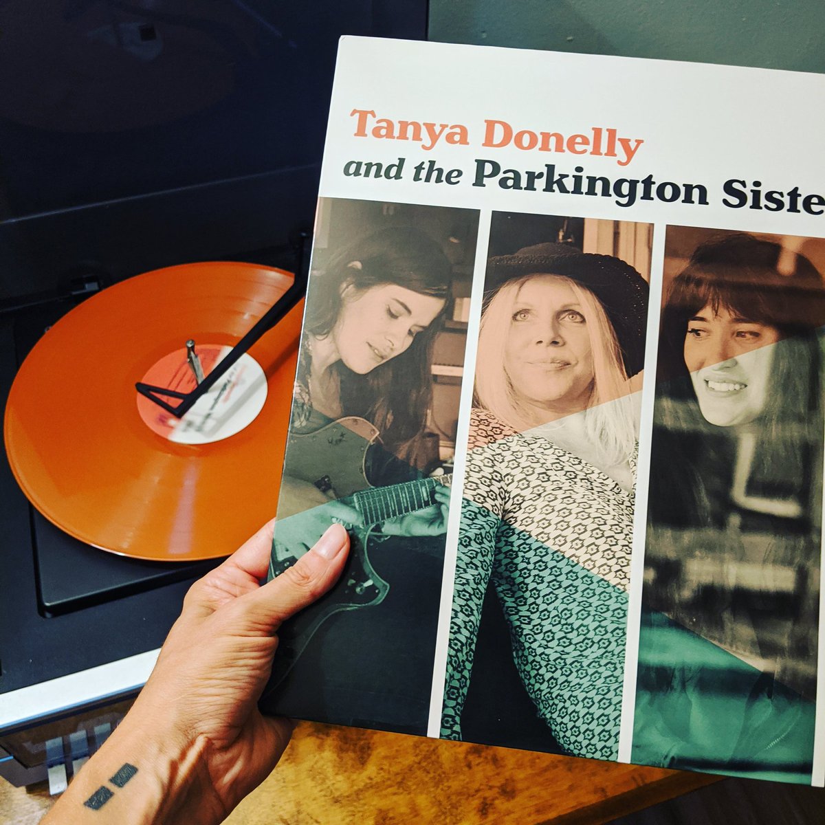 ReneHoover's tweet photo. Super excited to end my week with some new vinyl from @TanyaDonelly and the @parkingtonsistr https://t.co/GNI4QwlhOg