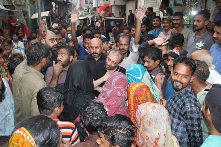AliSuMiOfficial's tweet photo. 🇲🇬🇵🇰#MQMPakistan🇲🇬🇵🇰
سربراہ تنظیم ایم کیو ایم پاکستان بحالی کمیٹی ڈاکٹر فاروق ستار بھائی نے سرجانی ٹاؤن یوسف گوٹھ میں بارش کے پانی سے متاثرہ علاقوں کا ہنگامی دورہ کیا اور وہاں موجود عوام الناس سے ملاقات کر کے انکے مسائل سنے.❤💚🕊 https://t.co/Yg4dntnPzr