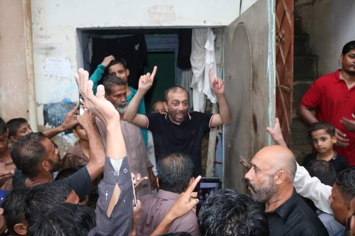 AliSuMiOfficial's tweet photo. 🇲🇬🇵🇰#MQMPakistan🇲🇬🇵🇰
سربراہ تنظیم ایم کیو ایم پاکستان بحالی کمیٹی ڈاکٹر فاروق ستار بھائی نے سرجانی ٹاؤن یوسف گوٹھ میں بارش کے پانی سے متاثرہ علاقوں کا ہنگامی دورہ کیا اور وہاں موجود عوام الناس سے ملاقات کر کے انکے مسائل سنے.❤💚🕊 https://t.co/Yg4dntnPzr
