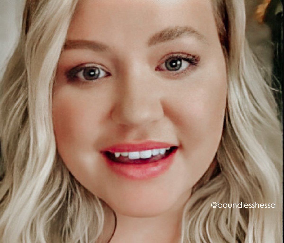 boundlesshessa's tweet photo. she’s our queen! 👑
we love you @annatodd https://t.co/oyQaXm01ZR