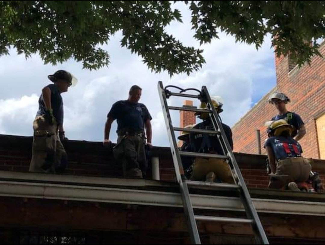 AkronFiredept's tweet image. Akron Fire companies still training hard. Working on fireground tactics while being safe for us and for you. #AlwaysAtWork #AdamsStreet #HeyAkron
