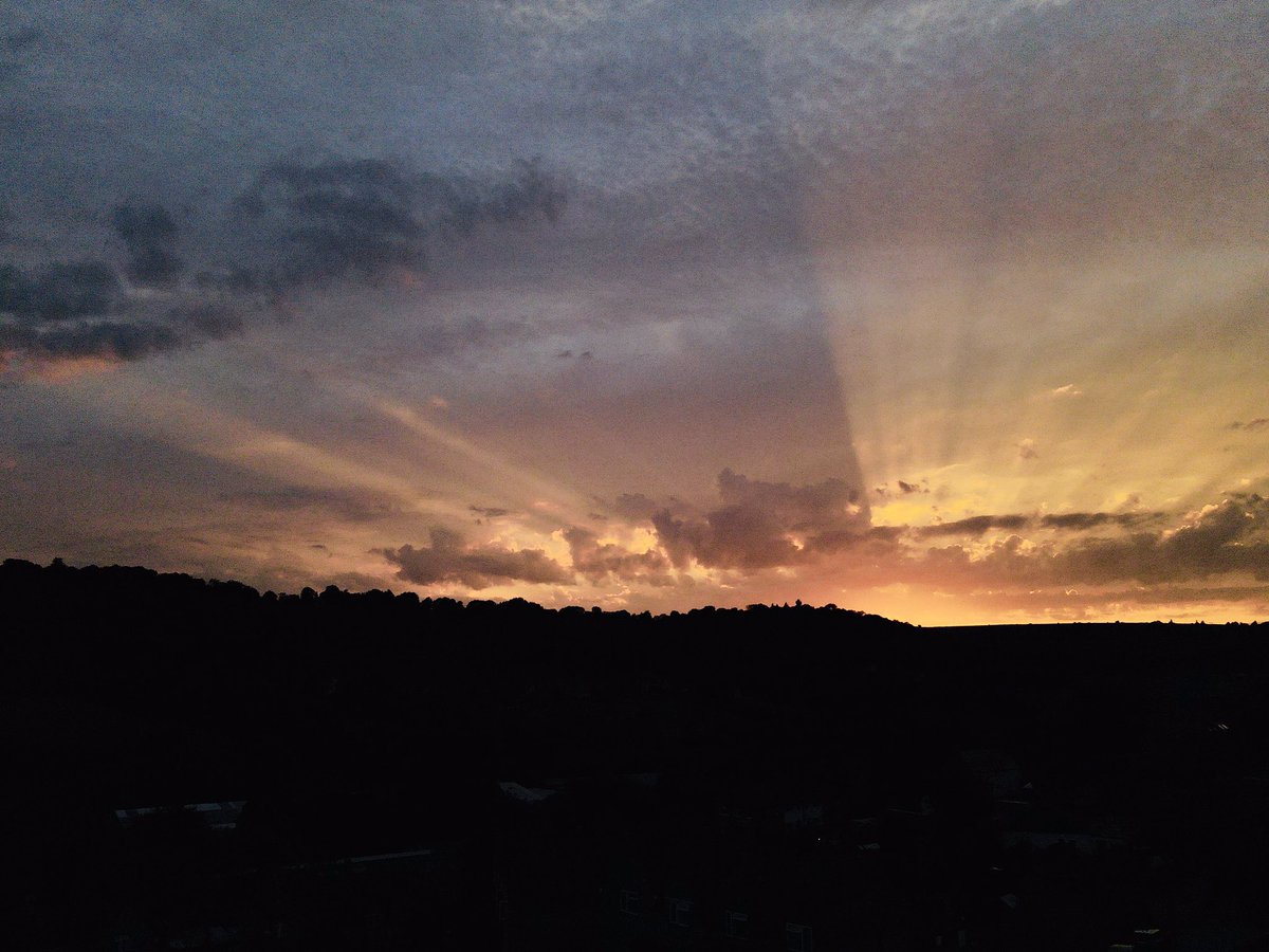 ArcherNick1's tweet photo. Stunning sunset tonight #sunset @StroudSkys1 @stroudlife @stroudnews https://t.co/uudvyW0IvZ