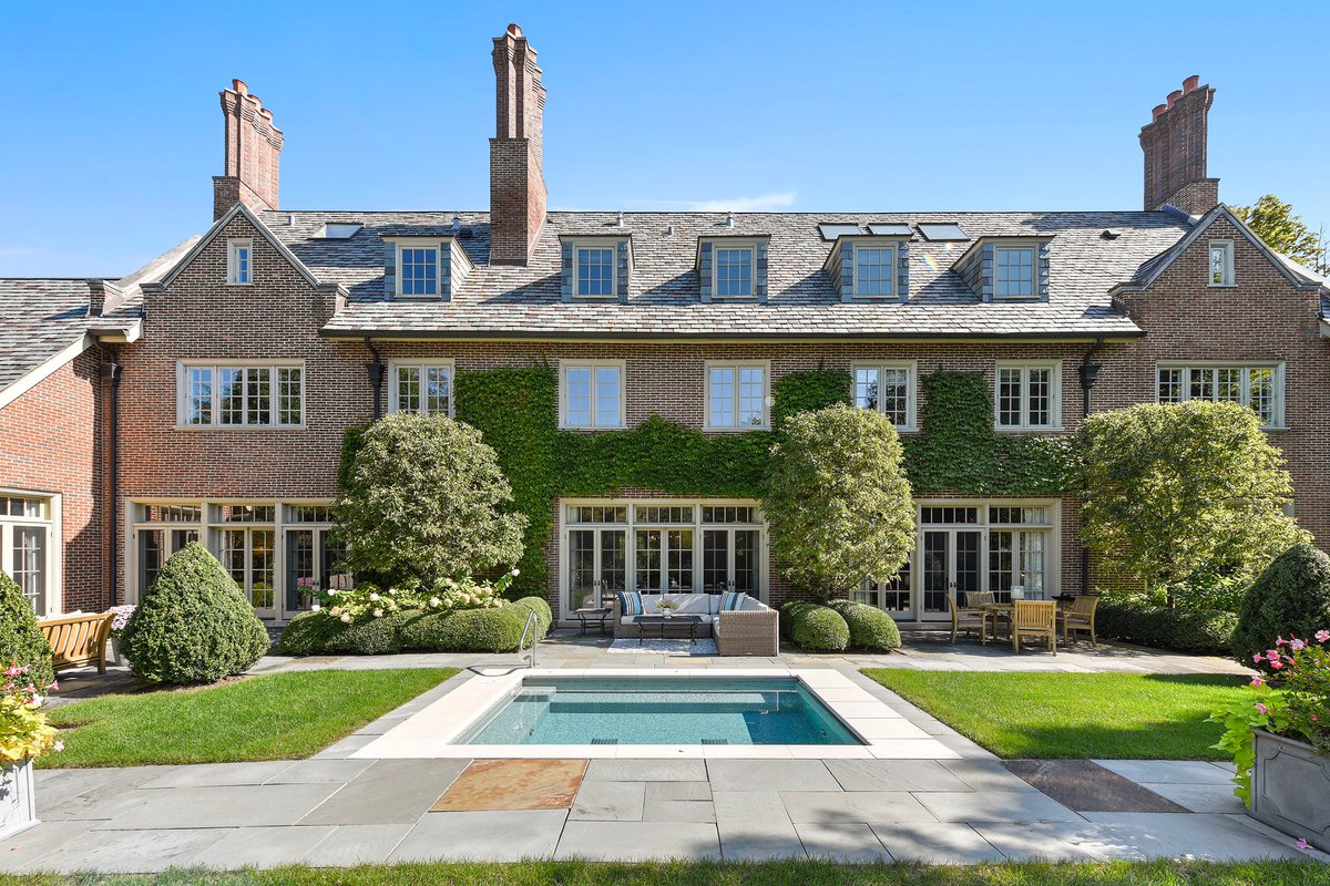 Remarkable 2011 total renovation compound in the ❤️ of Lake Forest.  Featuring 7 bedrooms, 8.2 bathrooms and coach house.  Putting green, oversized spa, covered loggia on approx 3.5 acres. #COMPASS #LakeForest #PrivateListing #CompassComingSoon #BakeramcNicholasRealEstate