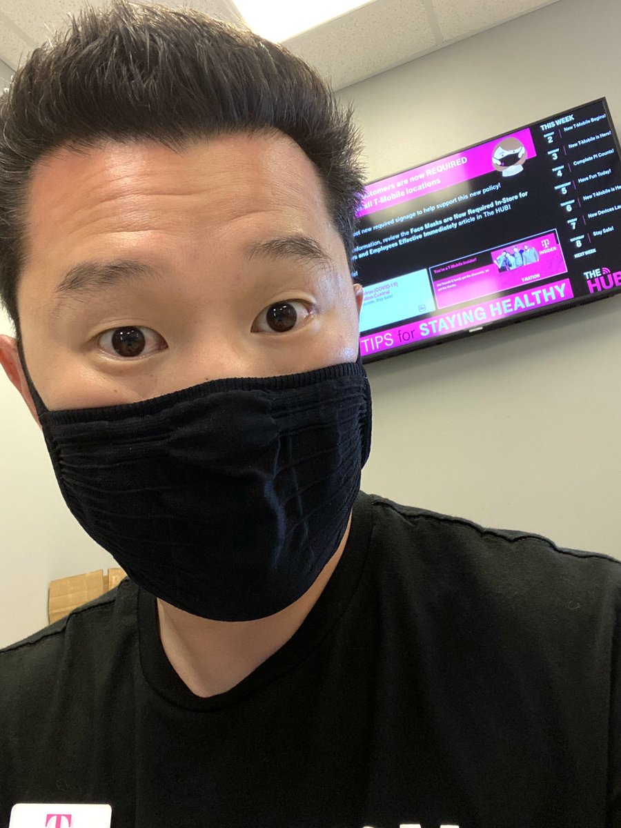 YoungMagenta83's tweet photo. Can’t wait for our Q3 masks so I can take some amazing photos like @AngelicaTmoTruc #MaskedSelfie post ....but for now, showing you what I unboxed today and straight to feet! 👟
#TeamMagenta #FirstAndFast #TNNS #TheNorthNeverSleeps #NorthWestNightHawks #Adidas #MarqueeBoost https://t.co/Y2F85t4nHO