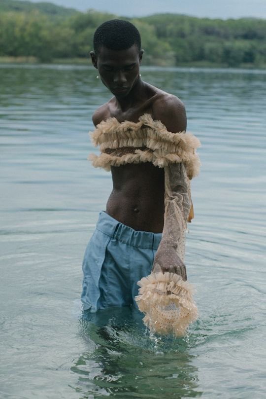 i’m in love with the second photo, he was in first picturce, IDK WHO IT IS THOUGH 