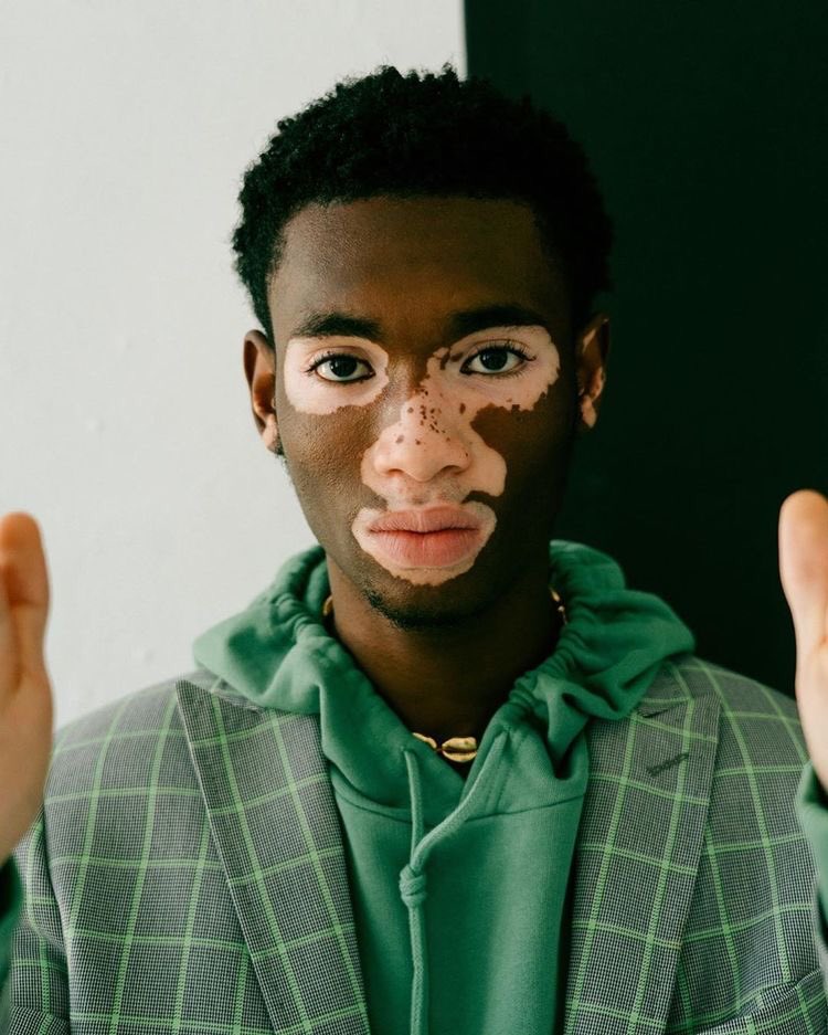 i’m in love with the second photo, he was in first picturce, IDK WHO IT IS THOUGH 