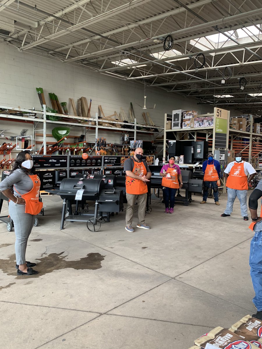 MsHowellTHD2503's tweet photo. Leadership team of 2503 meeting our new DM AJ, #SocialDistancing , welcome AJ❗️@DWRHRD_MA @PaulDeveno @EricWal29158377 @catinabutler14 @EmgeJim https://t.co/4JdDoL19PG
