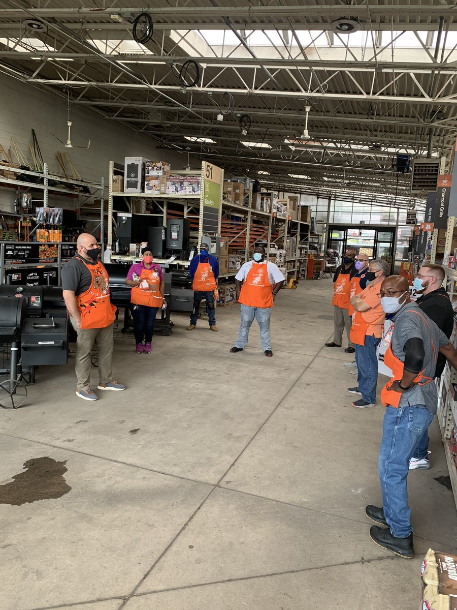 MsHowellTHD2503's tweet photo. Leadership team of 2503 meeting our new DM AJ, #SocialDistancing , welcome AJ❗️@DWRHRD_MA @PaulDeveno @EricWal29158377 @catinabutler14 @EmgeJim https://t.co/4JdDoL19PG