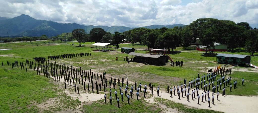JSilvaAponte's tweet photo. Orgulloso de nuestros Alfereces y Cadetes de la @amab_umbv y la @ameb_vzla por haber sido ejemplo de coraje y espíritu patriótico durante su preparación en el Curso de Paracaidismo Básico Militar 02-2020 ¡Felicitaciones Compañeros! ¡Continuemos Venciendo, por Venezuela! https://t.co/gcazjNGMi6
