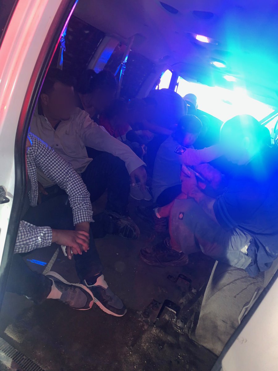 CMDROpAtLargeCA's tweet image. ALERT🚨No social distancing, no masks &amp;amp; no safety belts. Dangerous smuggling attempt thwarted as #USBP agents find 52 illegal aliens crammed in a stake bed truck &amp;amp; utility van trying to blend in w/construction near the border. Our agents were #notfooled❗️🚧bit.ly/2DJH0Ds