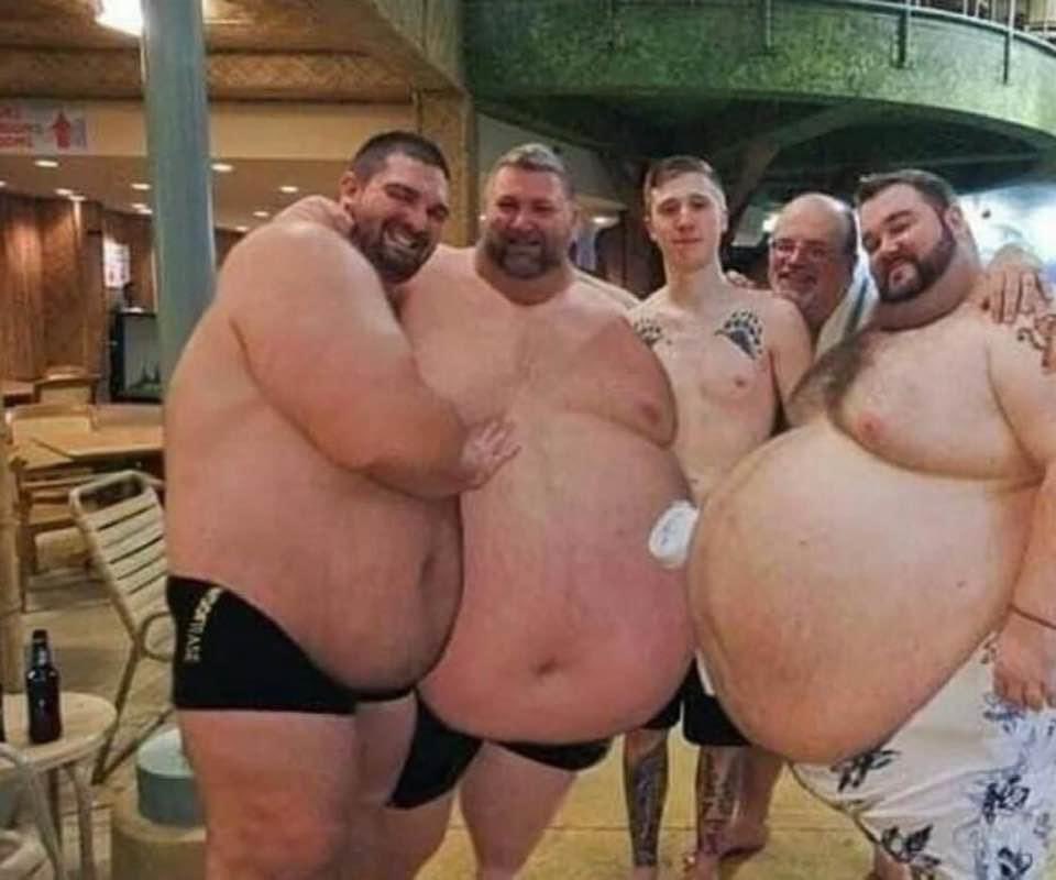 Хүн байгалийн амитангууд бүгд хагас өлсгөлөн өлөн зэлмүүн хоолоо хайж гүйж тэмцэж байж урт насалдаг гэнээ!