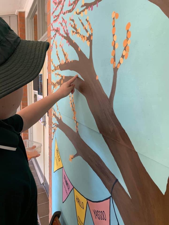 PublicValentine's tweet photo. EDUCATION WEEK - THAT’S A WRAP 💚 All students had the opportunity to add their fingerprint to our Welcome Wall mural. This mural symbolises learning together and that everyone belongs at VPS 💚 Thanks Miss Duck for your amazing artwork! 
#EdWeek20 @caseyyduckk https://t.co/Wwt9XHqMNv