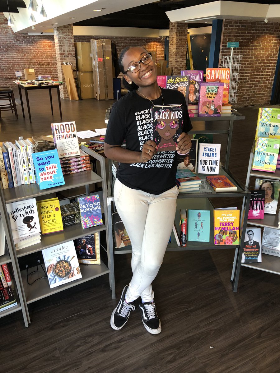 A bittersweet goodbye to Jazmine on her last day at Underground Books❤️Wish her good luck and Gods blessings as this Sac High Alum goes off to Tulane University!👩🏽‍🎓