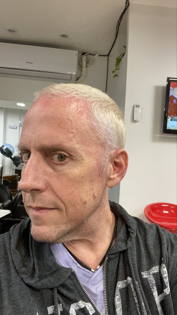 Los riesgos de estar al pedo en la peluqueria esperando a tu mujer